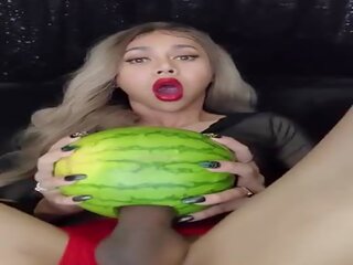 Longmint destroy en watermelon med henne monsterdick